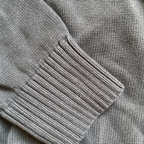 Heavy black American Eagle Outfitters sweater - Picture 6 of 6